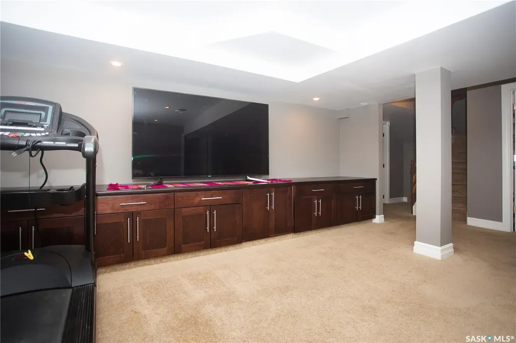 6 Harrington Place Saskatoon SK S7H 3Y5