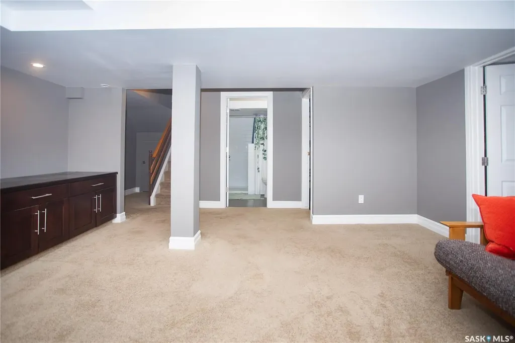 6 Harrington Place Saskatoon SK S7H 3Y5