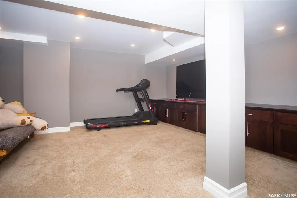 6 Harrington Place Saskatoon SK S7H 3Y5