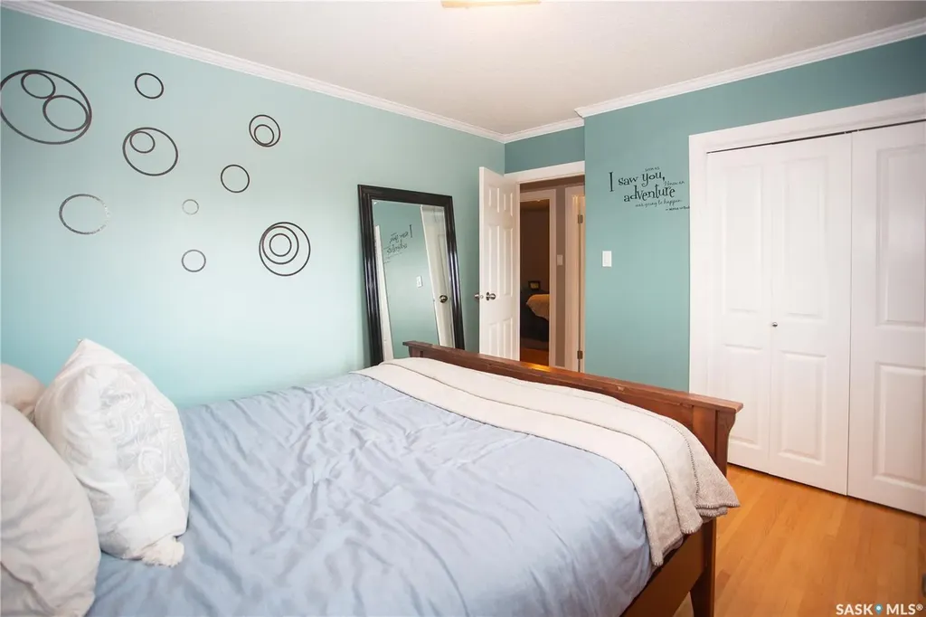 6 Harrington Place Saskatoon SK S7H 3Y5