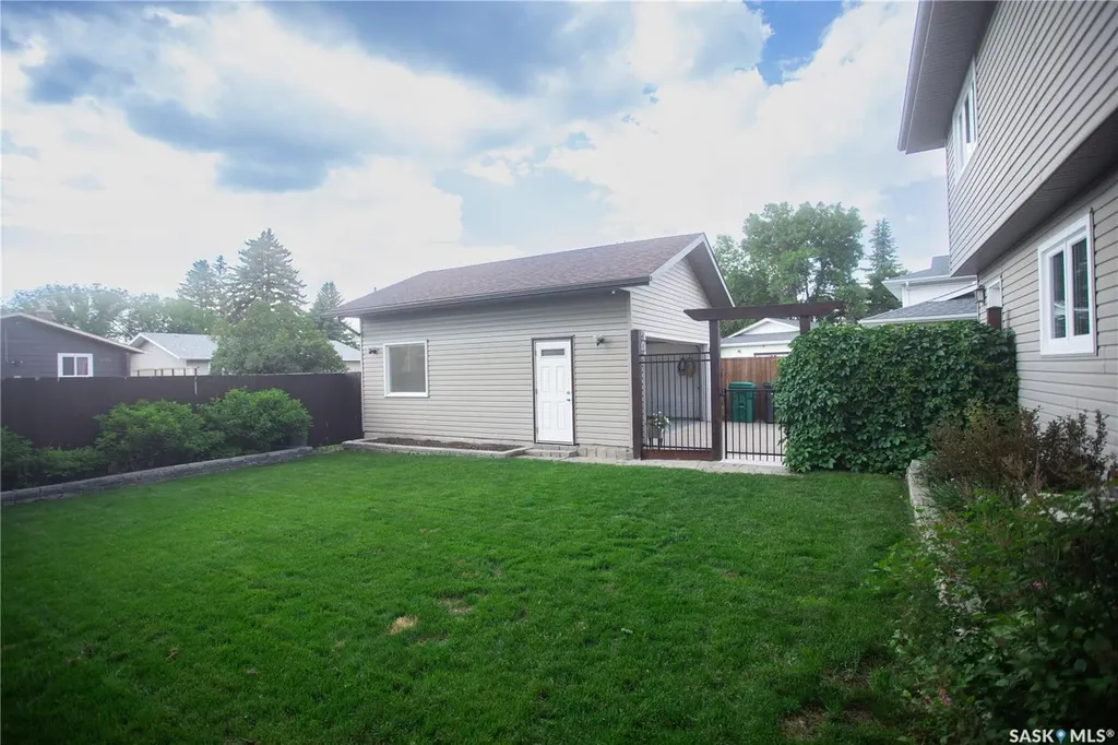 6 Harrington Place Saskatoon SK S7H 3Y5