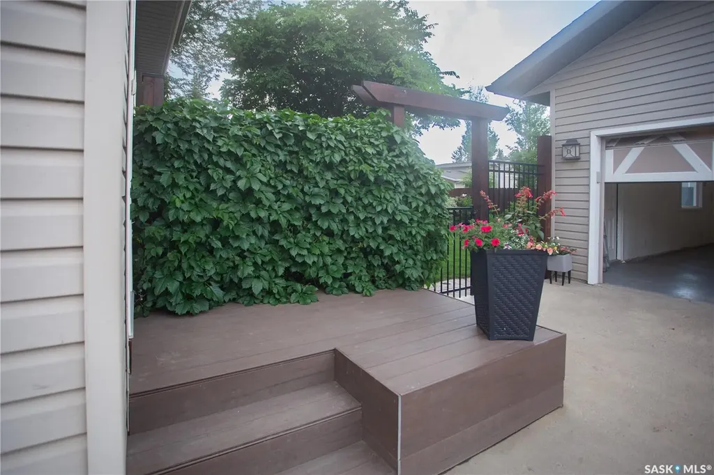 6 Harrington Place Saskatoon SK S7H 3Y5