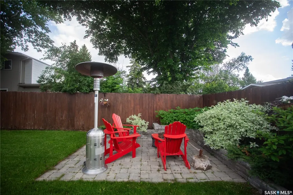 6 Harrington Place Saskatoon SK S7H 3Y5