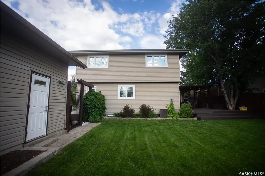 6 Harrington Place Saskatoon SK S7H 3Y5