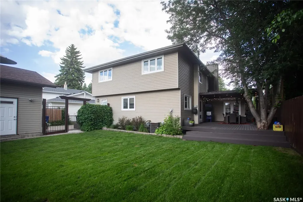 6 Harrington Place Saskatoon SK S7H 3Y5