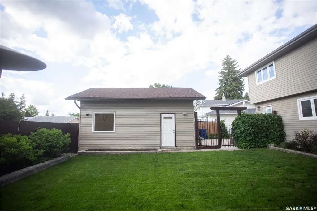 6 Harrington Place Saskatoon SK S7H 3Y5