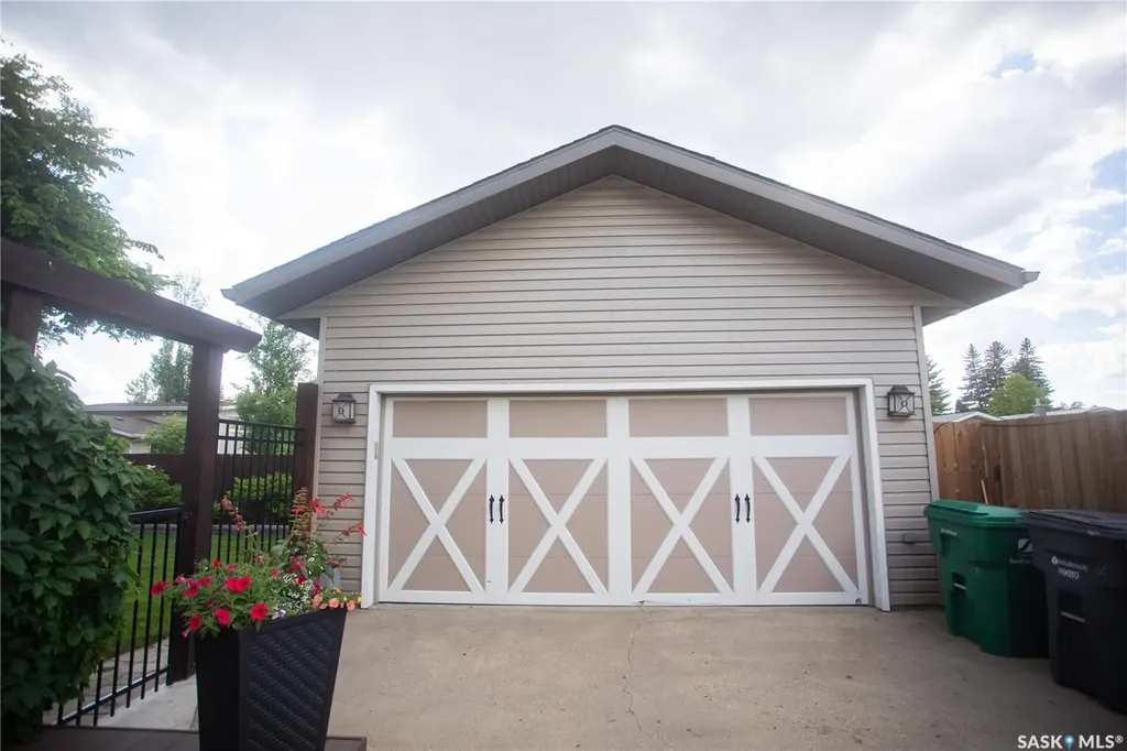 6 Harrington Place Saskatoon SK S7H 3Y5
