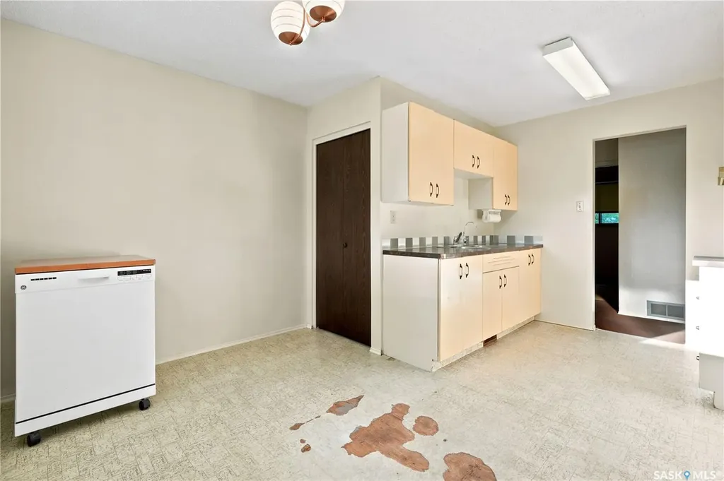 166 Sangster Boulevard Regina SK S4R 6L5