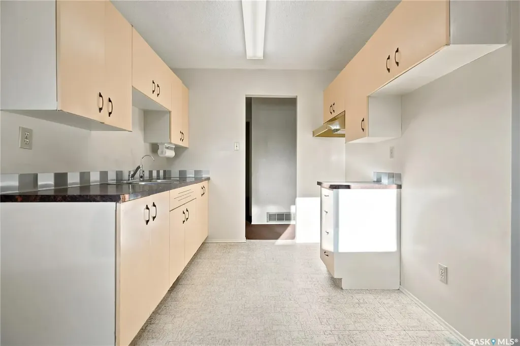 166 Sangster Boulevard Regina SK S4R 6L5