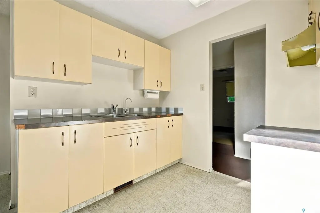166 Sangster Boulevard Regina SK S4R 6L5