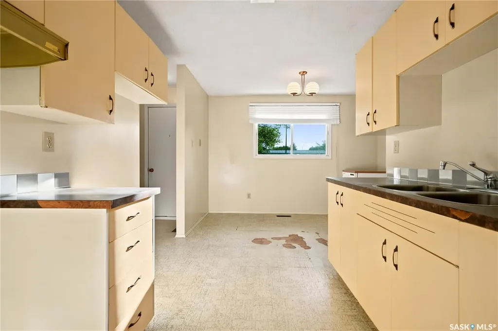 166 Sangster Boulevard Regina SK S4R 6L5