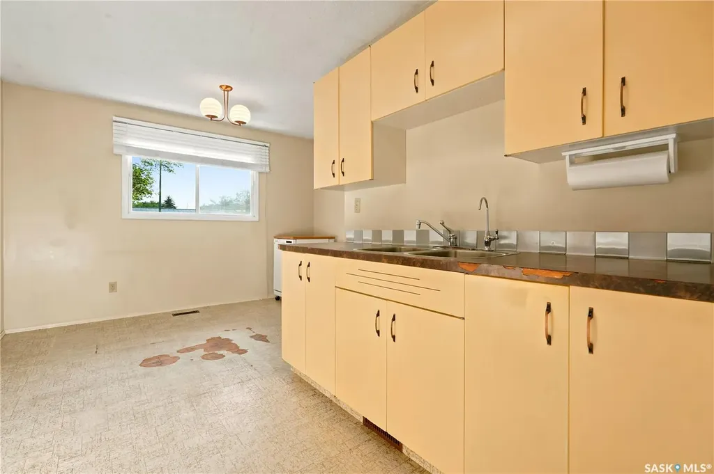 166 Sangster Boulevard Regina SK S4R 6L5
