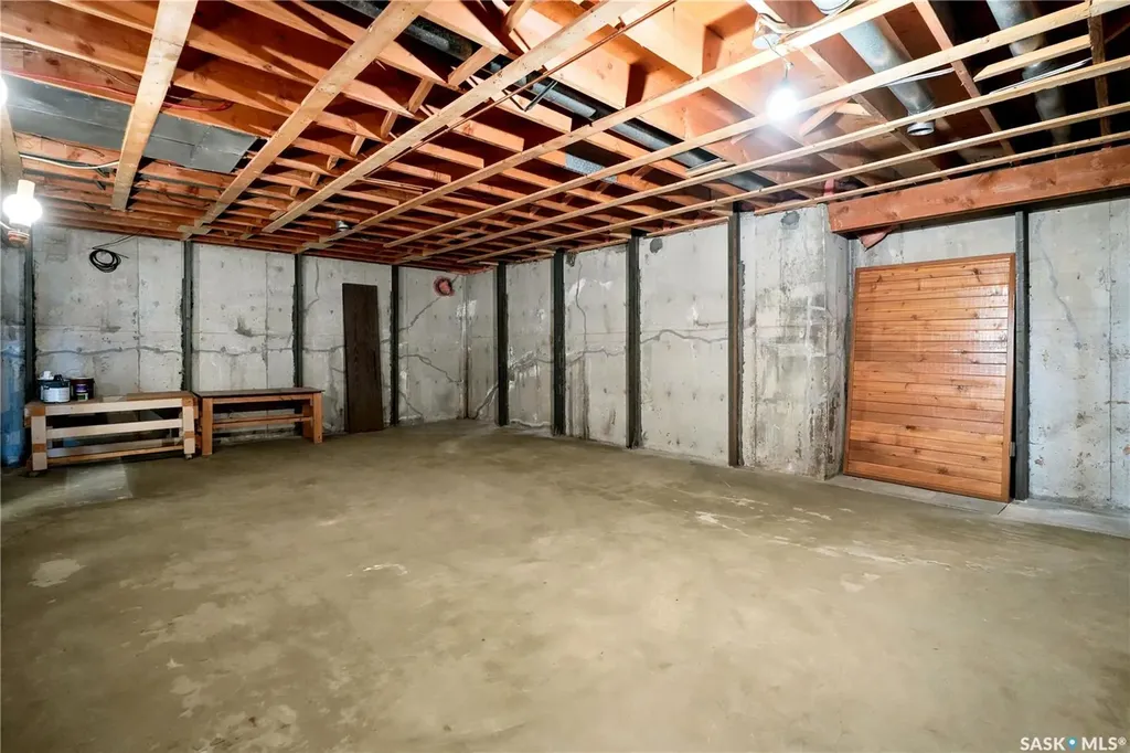 166 Sangster Boulevard Regina SK S4R 6L5