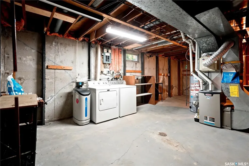 166 Sangster Boulevard Regina SK S4R 6L5