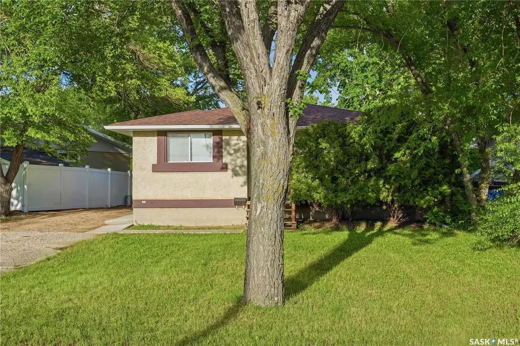 166 Sangster Boulevard Regina SK S4R 6L5