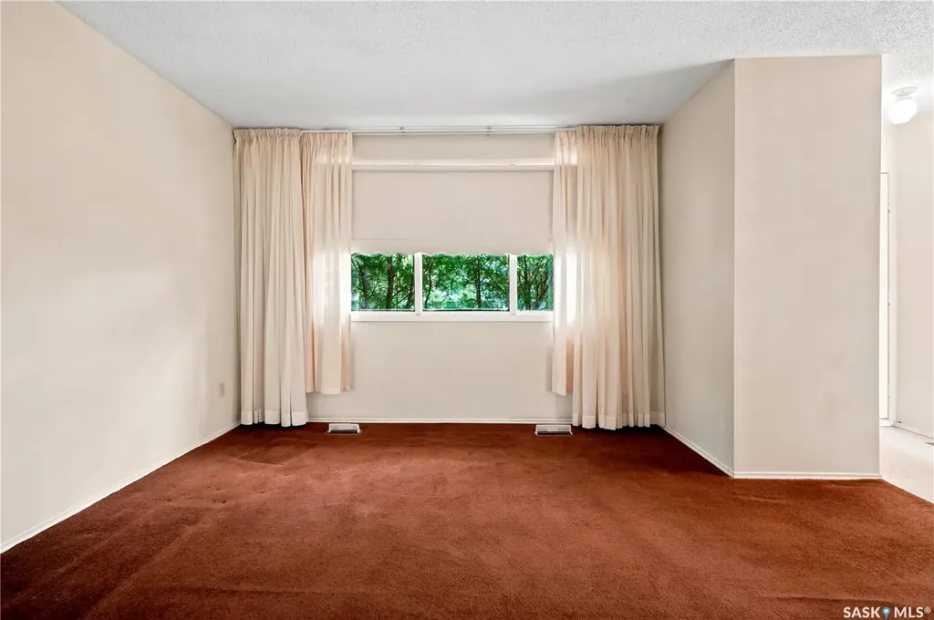 166 Sangster Boulevard Regina SK S4R 6L5