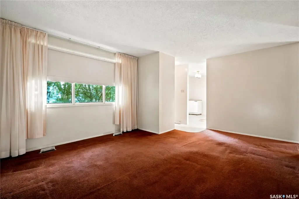 166 Sangster Boulevard Regina SK S4R 6L5