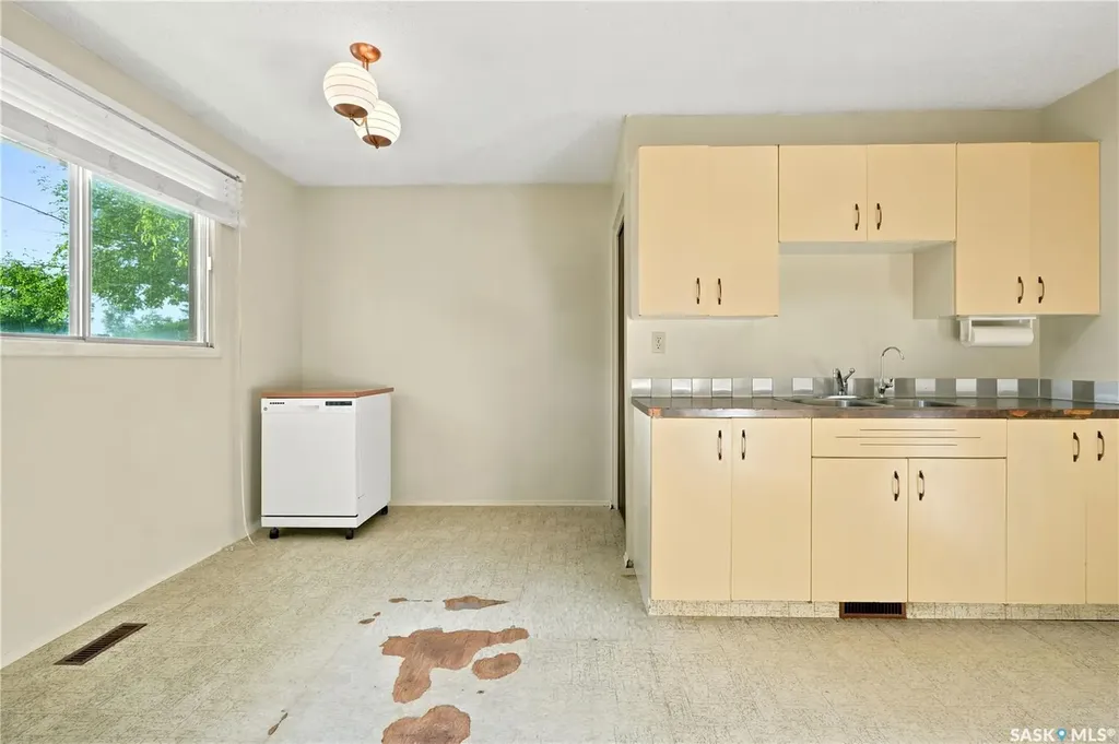 166 Sangster Boulevard Regina SK S4R 6L5