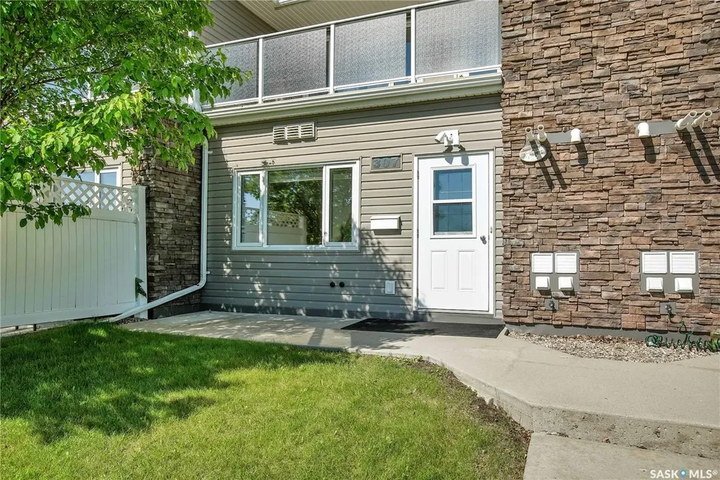 1022 Hampton Circle Saskatoon SK S7R 0K4