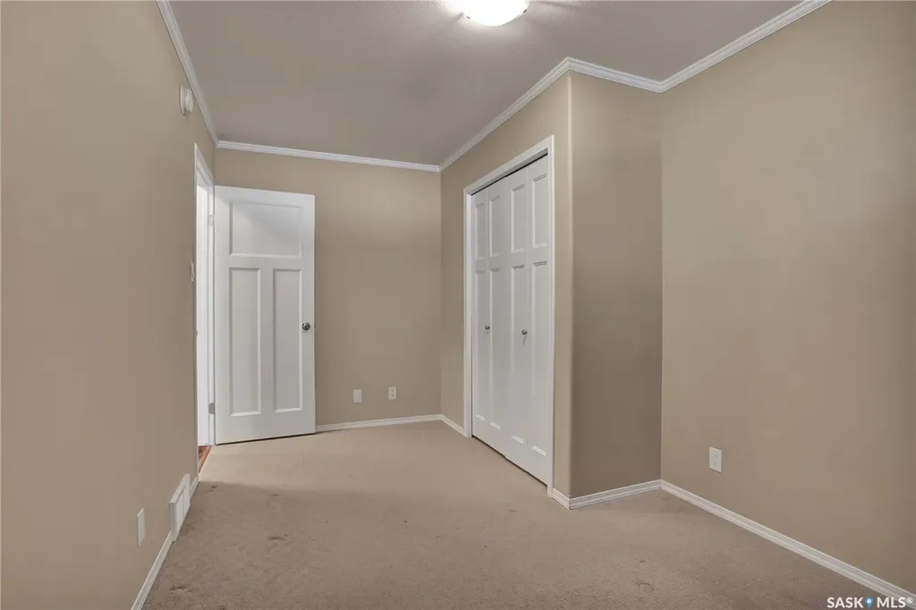 1022 Hampton Circle Saskatoon SK S7R 0K4
