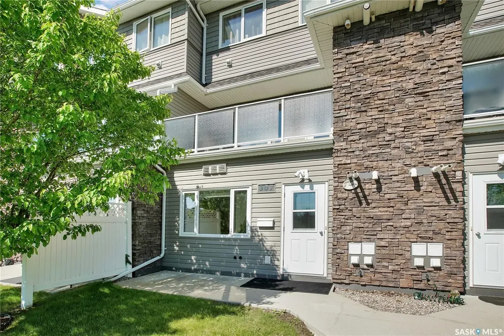 1022 Hampton Circle Saskatoon SK S7R 0K4
