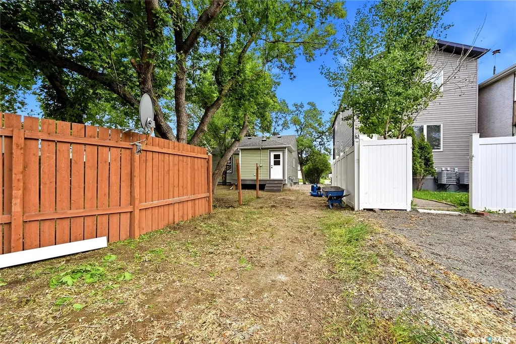 1736 Connaught Street Regina SK S4T 4T2