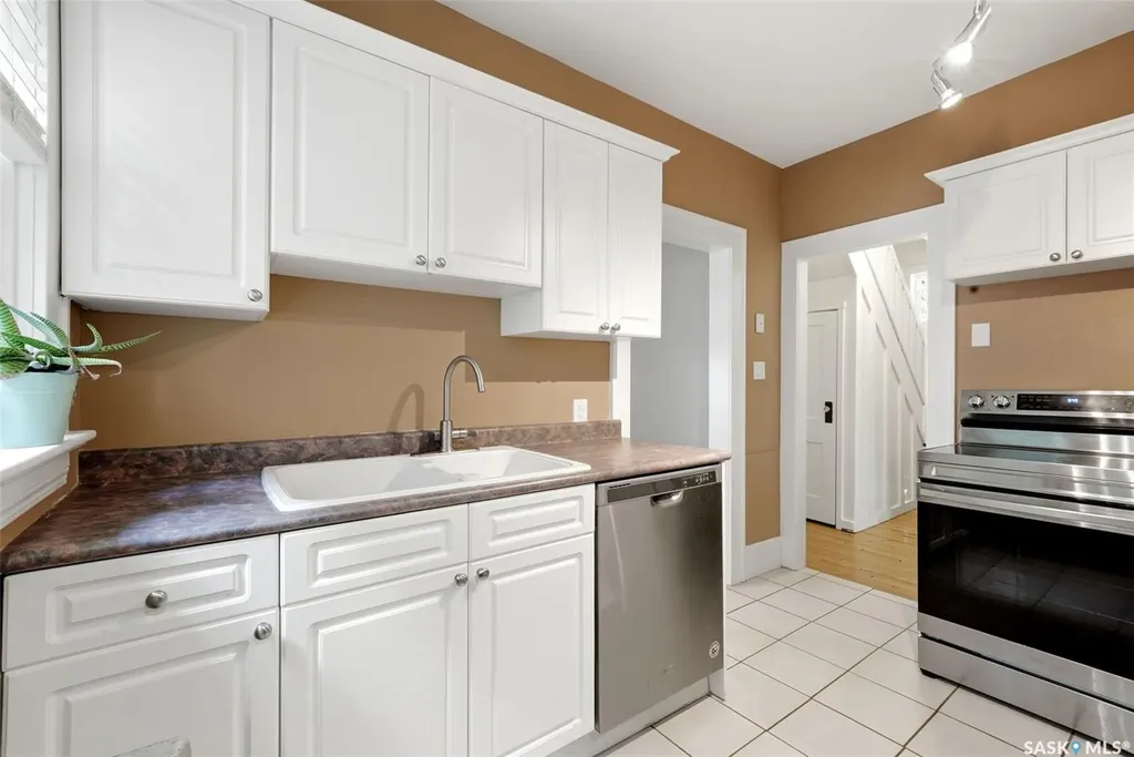 2917 Robinson Street Regina SK S4S 1V2