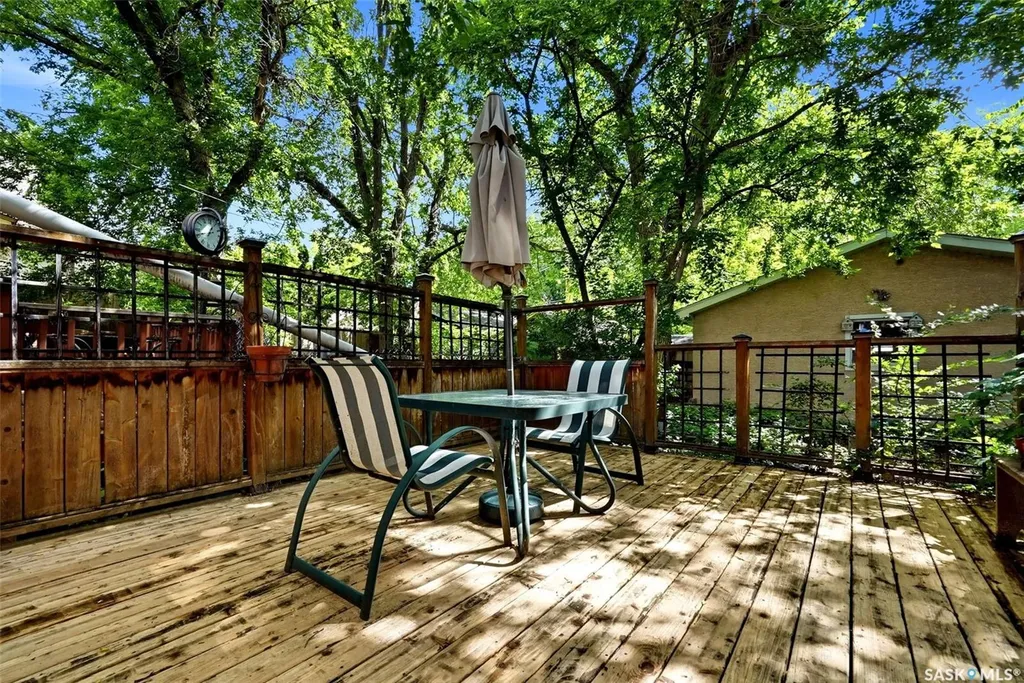 2917 Robinson Street Regina SK S4S 1V2
