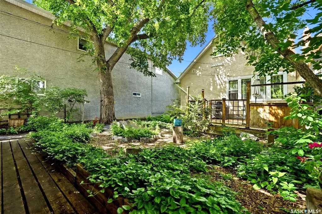 2917 Robinson Street Regina SK S4S 1V2