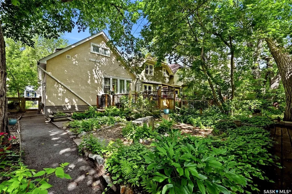 2917 Robinson Street Regina SK S4S 1V2