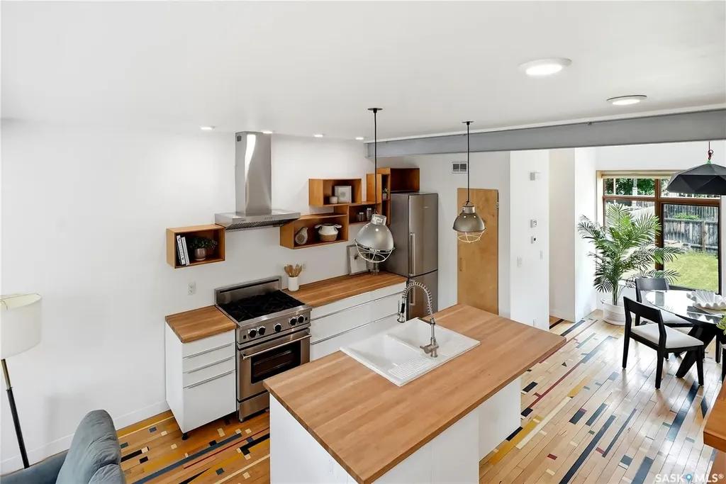 518 G Avenue S Saskatoon SK S7M 1V6