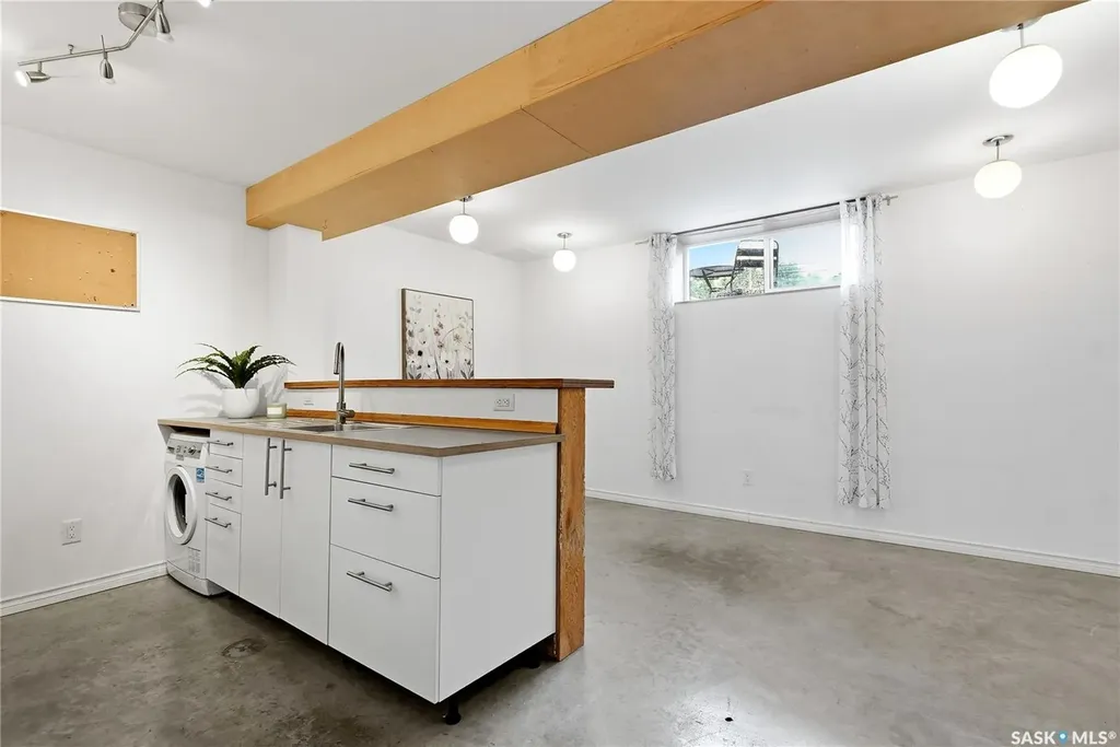 518 G Avenue S Saskatoon SK S7M 1V6