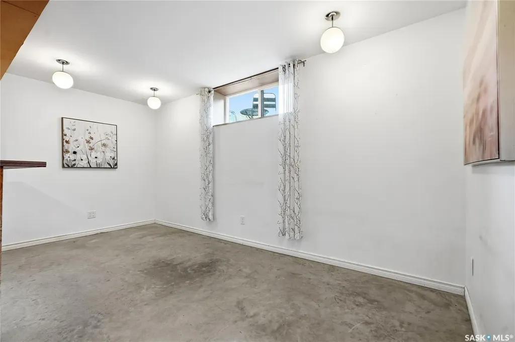 518 G Avenue S Saskatoon SK S7M 1V6