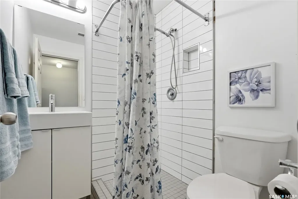 518 G Avenue S Saskatoon SK S7M 1V6
