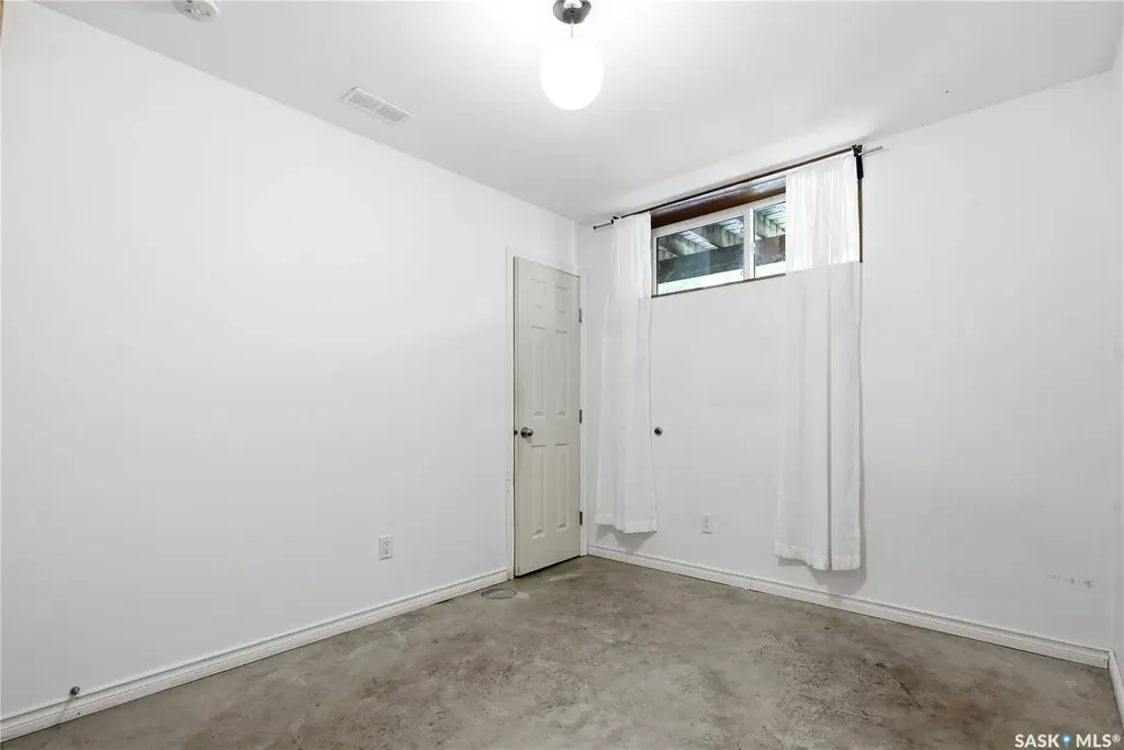 518 G Avenue S Saskatoon SK S7M 1V6