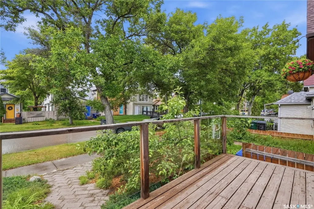 518 G Avenue S Saskatoon SK S7M 1V6