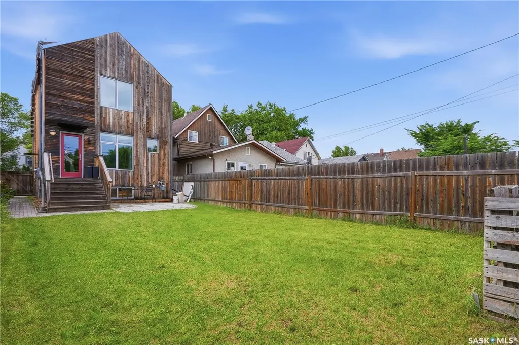 518 G Avenue S Saskatoon SK S7M 1V6