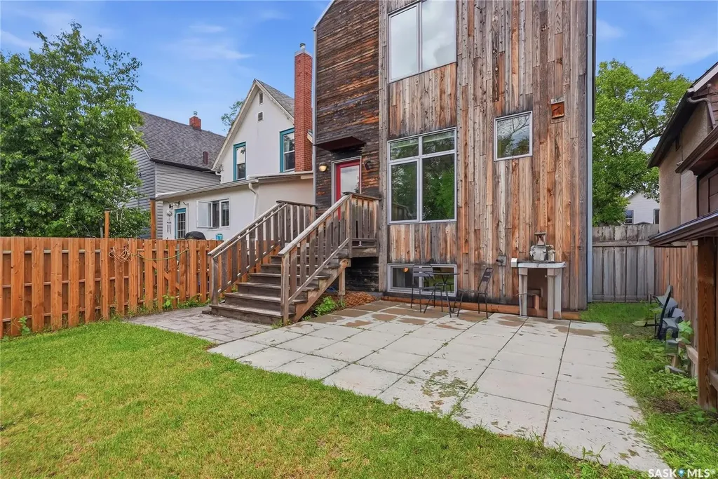 518 G Avenue S Saskatoon SK S7M 1V6