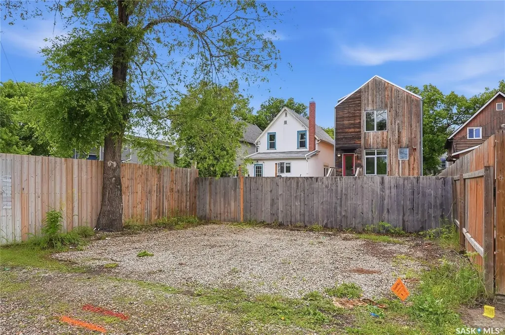 518 G Avenue S Saskatoon SK S7M 1V6