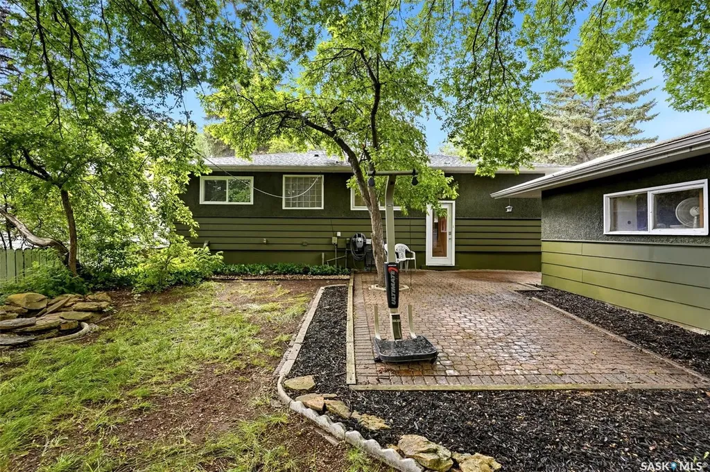 5 Darke Crescent Regina SK S4S 2W5