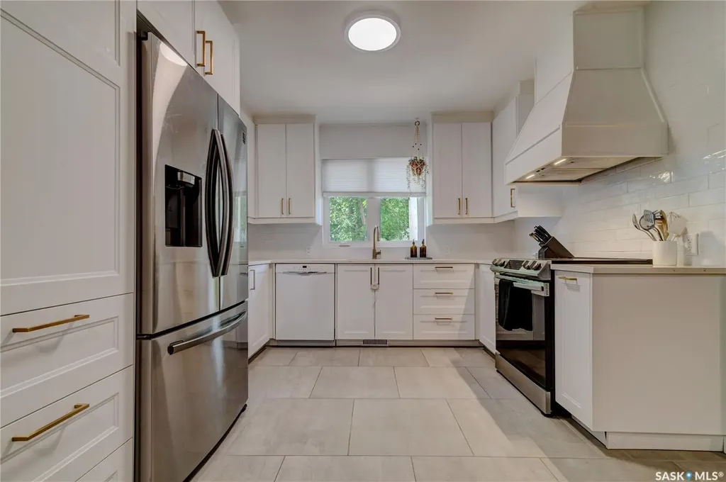 2552 Elliott Street E Regina SK S4N 3H5