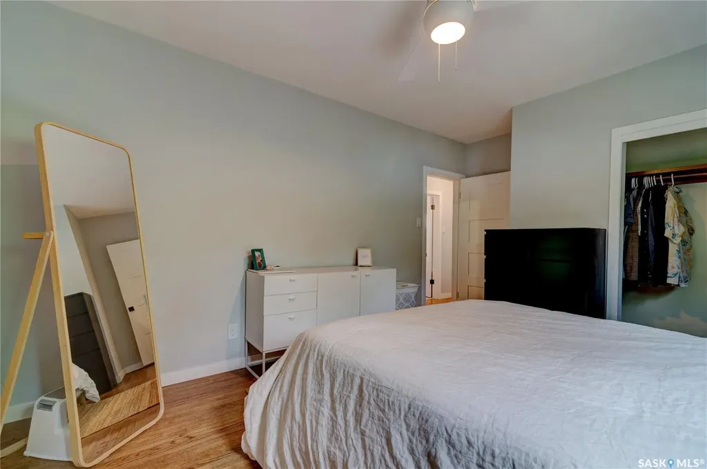 2552 Elliott Street E Regina SK S4N 3H5