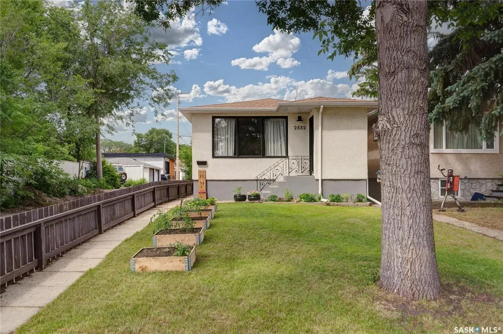 2552 Elliott Street E Regina SK S4N 3H5