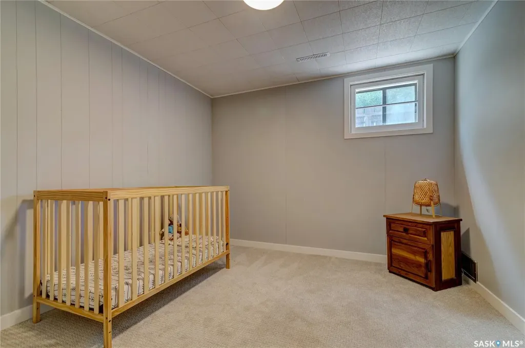2552 Elliott Street E Regina SK S4N 3H5
