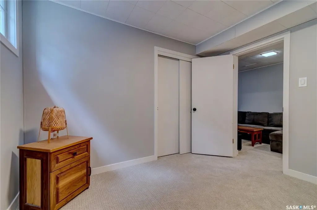 2552 Elliott Street E Regina SK S4N 3H5