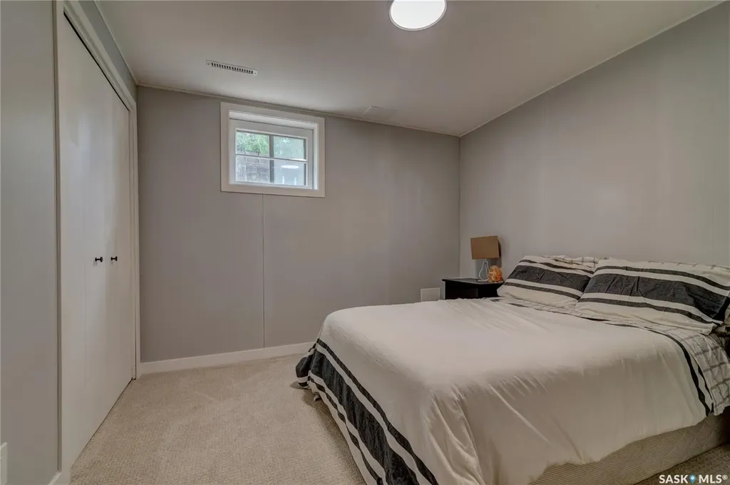 2552 Elliott Street E Regina SK S4N 3H5