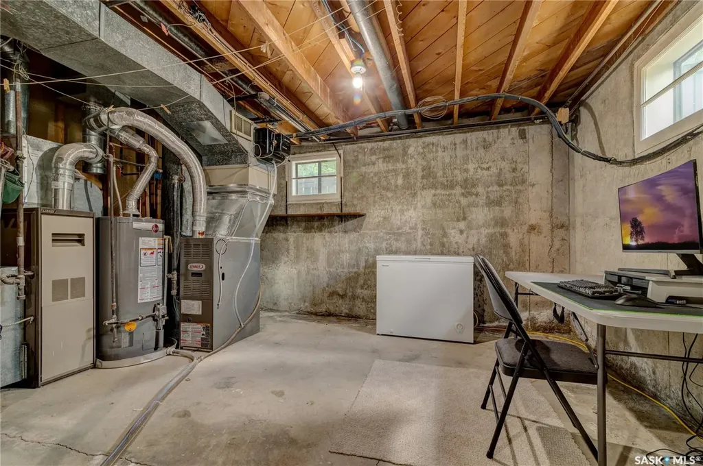 2552 Elliott Street E Regina SK S4N 3H5