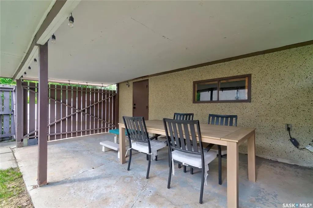 2552 Elliott Street E Regina SK S4N 3H5