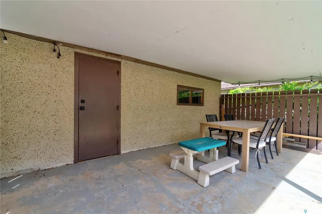 2552 Elliott Street E Regina SK S4N 3H5
