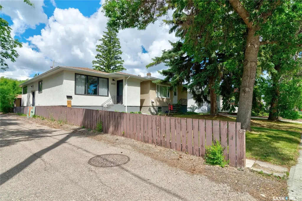2552 Elliott Street E Regina SK S4N 3H5